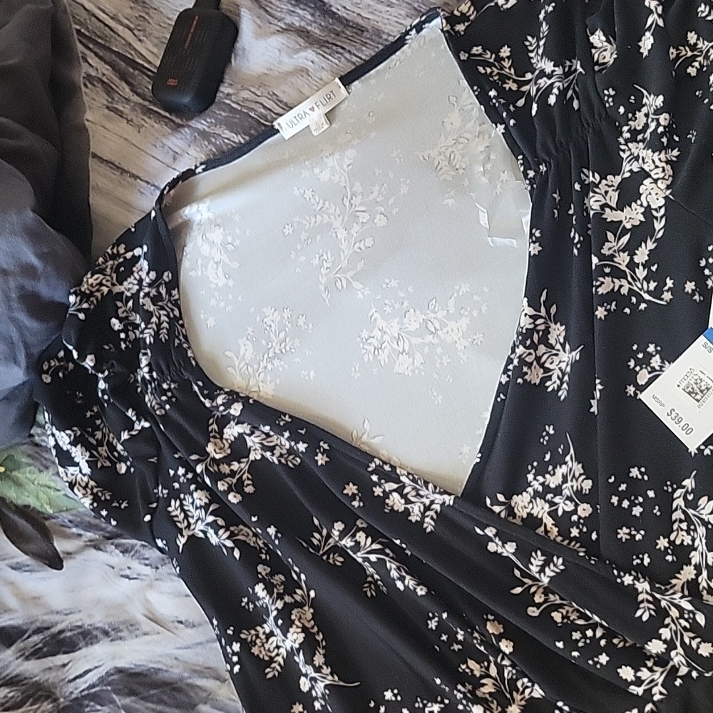 Dress - Picture 4 of 5